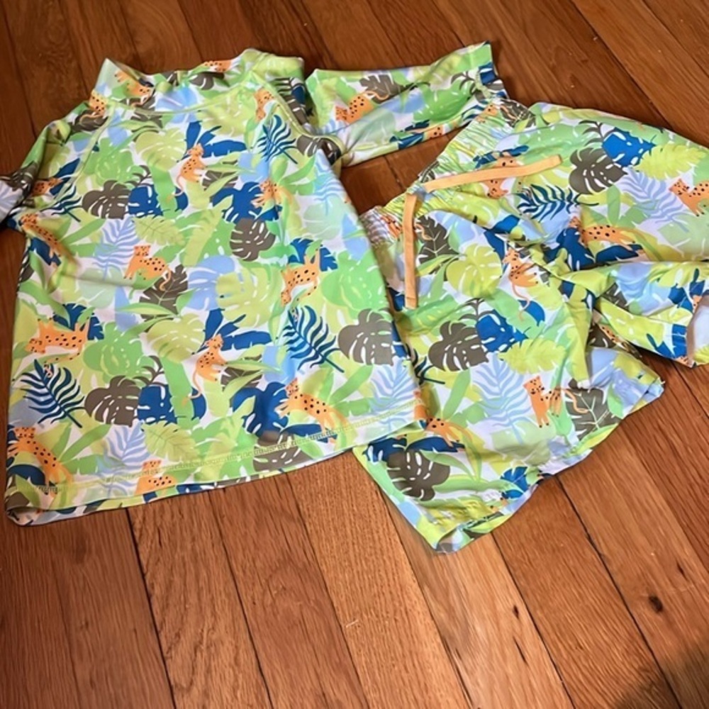 H&M swim bundle shorts and rash guard EUC 4-6 years 5T.